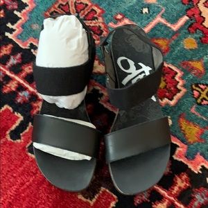 OTBT Black Bushnell Leather Sandals size 7 NWOT
